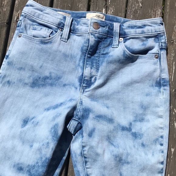 UNIVERSAL THREAD High Rise Light Acid Wash Jeans - Picture 5 of 10